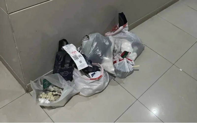 物業溫馨提示：請及時將生活垃圾帶下樓！